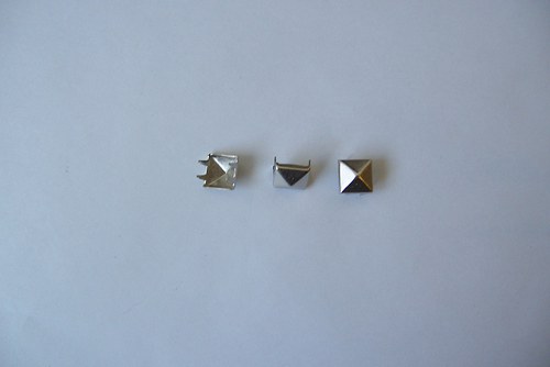 Kovová ozdoba pyramida — foto 2
