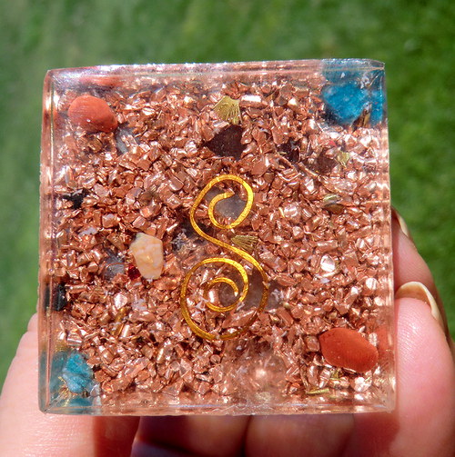 Orgonit - Pyramida 4x4cm - ŠUNGIT - zamluveno — foto 2