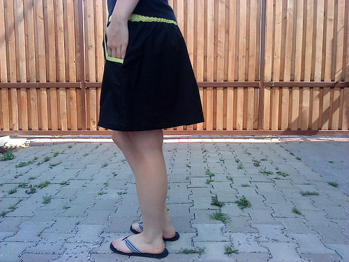 Černá, zelený pas, kapsy — foto 3