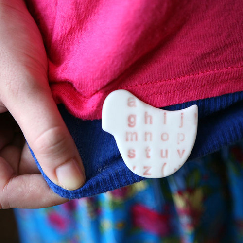 Porcelánče Messinger (porcelánová brož) — foto 2