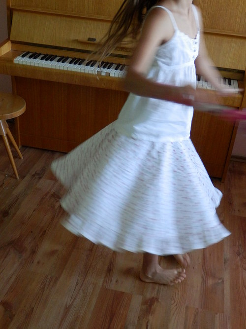 Dívčí kolová taneční puntíkatá — foto 4