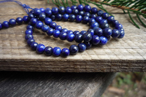 Vrtaný lapis lazuli č. 4006 4 mm 6 ks — foto 2