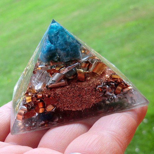 Orgonit - Pyramida5* 5x4,5cm - Apatit — foto 2