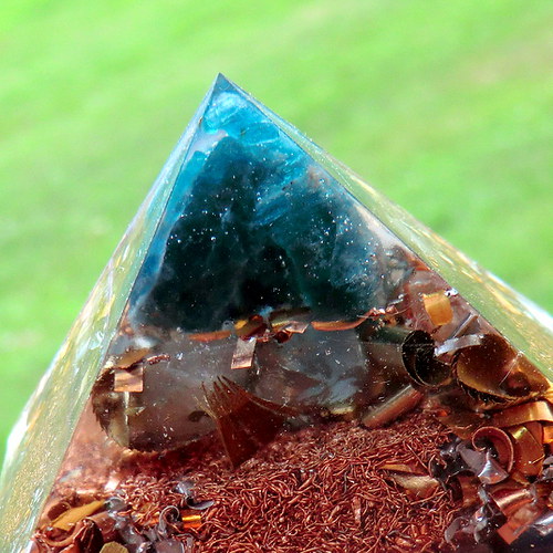 Orgonit - Pyramida5* 5x4,5cm - Apatit — foto 4