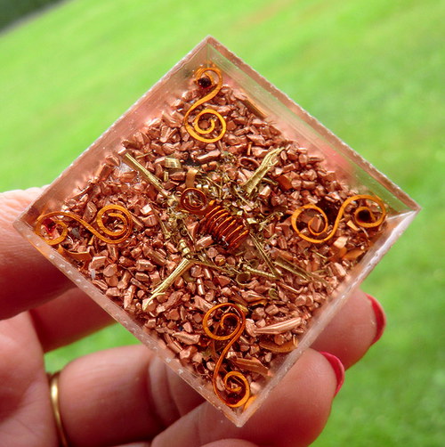 Orgonit - Pyramida 4x4cm - ŠUNGIT - zamluveno — foto 3