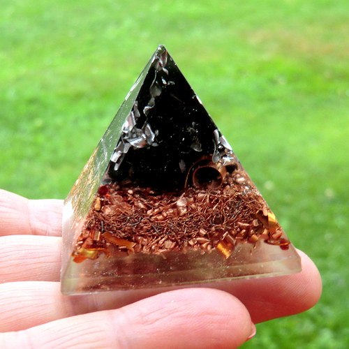 Orgonit - Pyramida 4x4cm - ŠUNGIT - zamluveno — foto 6