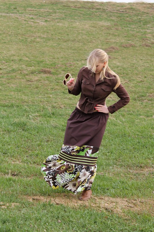 Kdo mě najde v trávě:-) sukně — foto 4