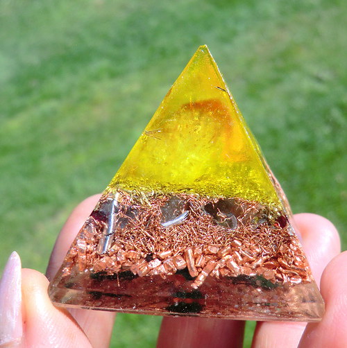 Orgonit Pyramida 4x4 *Sluníčkový citrín* — foto 2