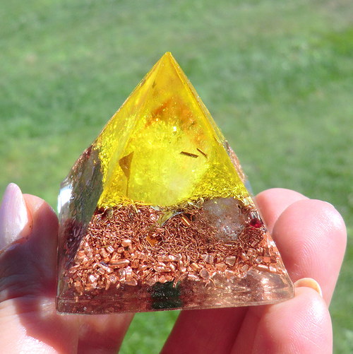 Orgonit Pyramida 4x4 *Sluníčkový citrín* — foto 3