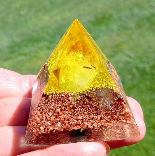 Orgonit Pyramida 4x4 *Sluníčkový citrín* — foto 5