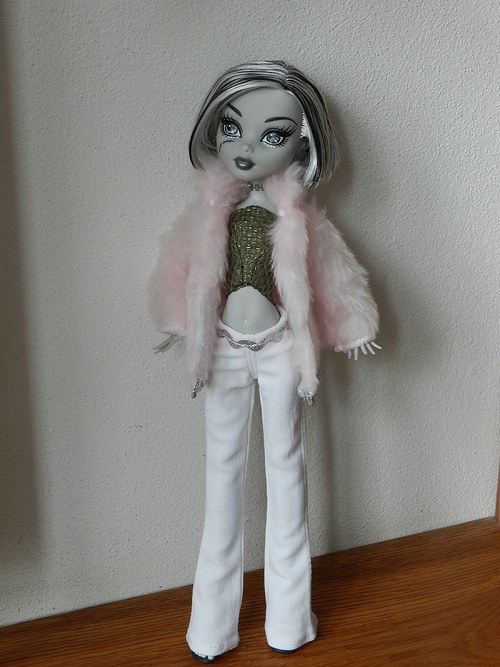 Kožíšek a kalhoty pro Monster high — foto 3