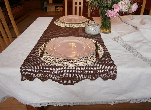 Hnědý háčkovaný běhounek — foto 4