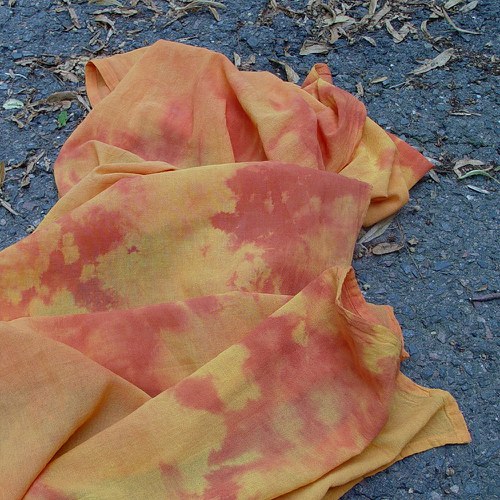 V SLUNEČNÍM OBJETÍ - ručně barvená šál — foto 2