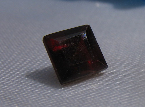 Granát Pyrop, 5x5x4 mm, 1,2ct., — foto 3