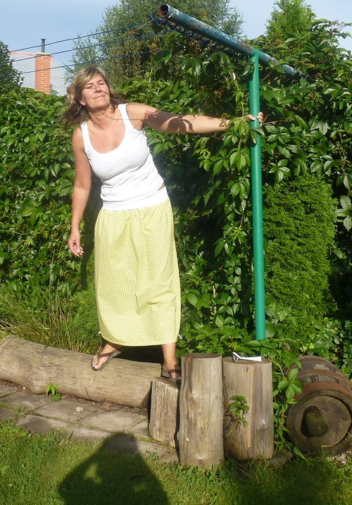 Sukýnka ZELENÁ S BÍLÝMI PUNTÍKY — foto 4