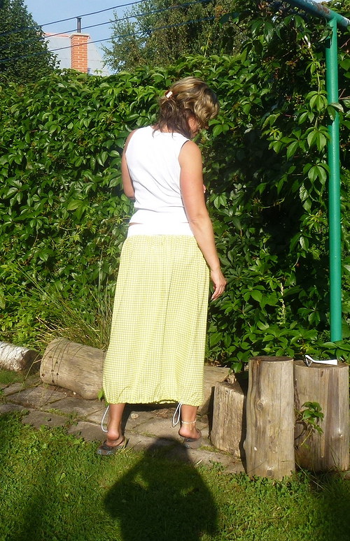 Sukýnka ZELENÁ S BÍLÝMI PUNTÍKY — foto 6