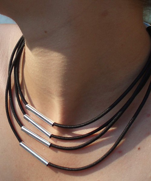 Černý s trubičkami — foto 2