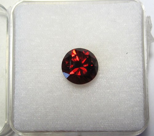 Pyralmandin granát 9,6 mm — foto 2