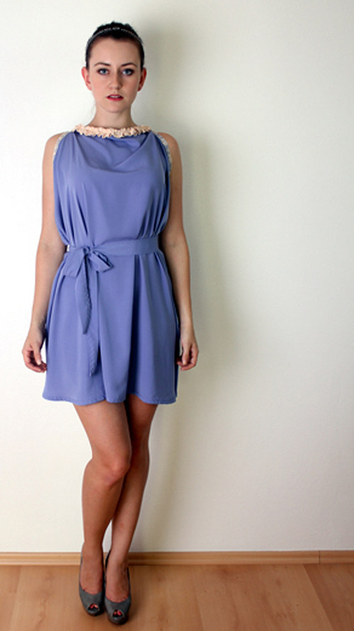 Romantické fialkové šaty — foto 4