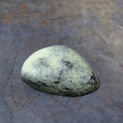 Serpentyn chytha, kabošon č.330 — foto 2