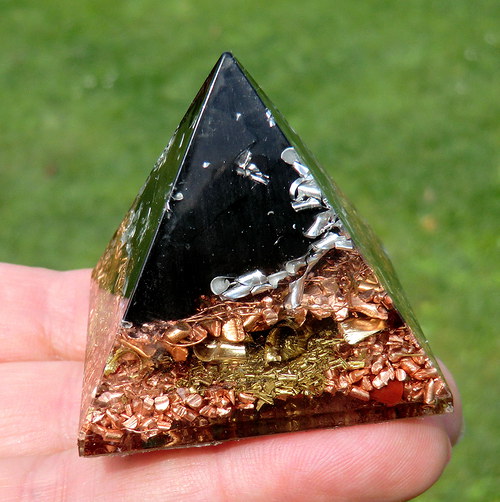 Orgonit - Pyramida 4x4cm - ŠUNGIT *Zamluveno — foto 4
