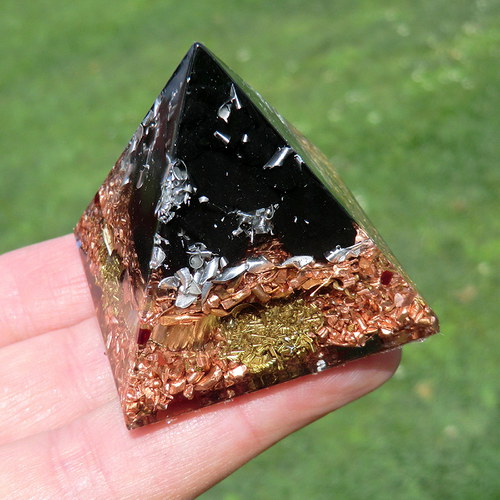 Orgonit - Pyramida 4x4cm - ŠUNGIT *Zamluveno — foto 5