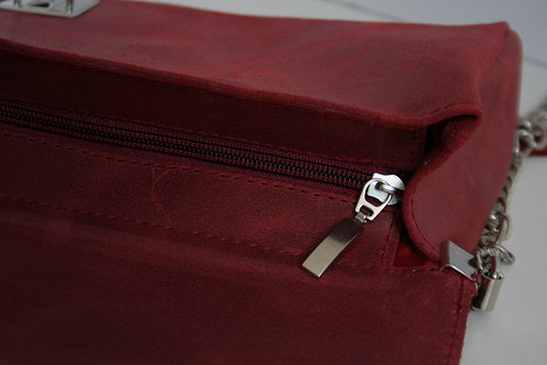 Leather Letter no. 7 Red Lucy — foto 2