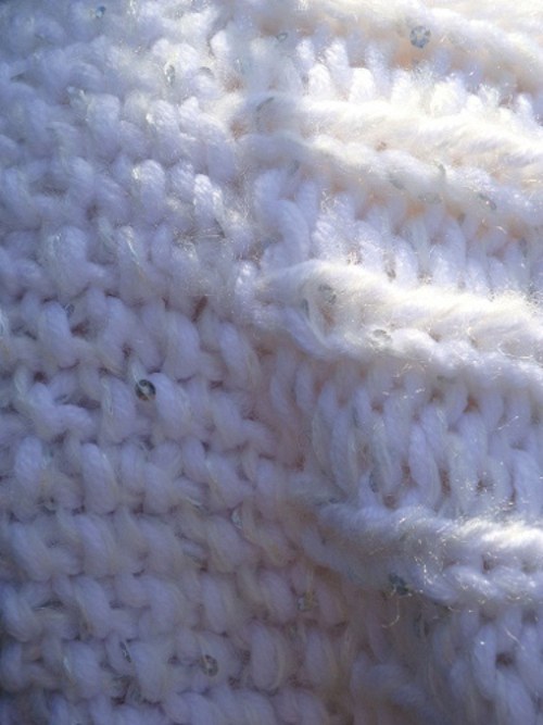 Pletená dámská čepice s flitrama — foto 3