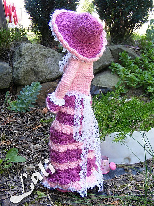 Háčkované šatičky pro panenku Barbie — foto 3