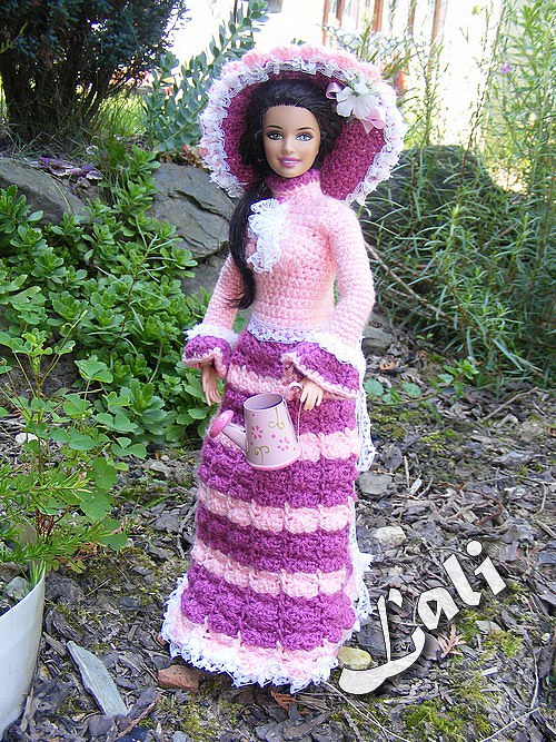 Háčkované šatičky pro panenku Barbie — foto 4