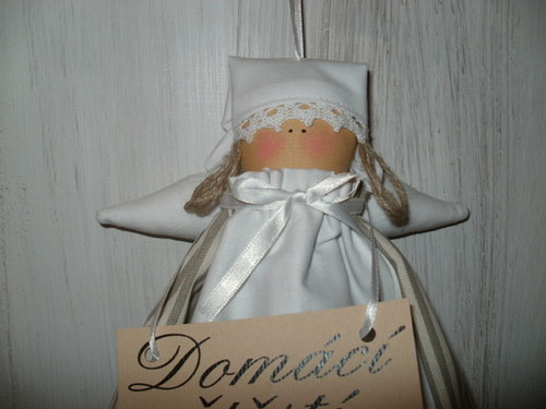 Domácí štěstí v režných šatečkách — foto 2