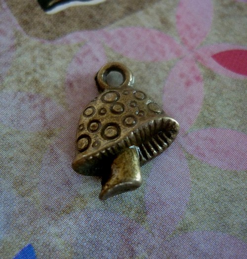 P18 / muchomůrka / 12x12mm / 2ks — foto 2