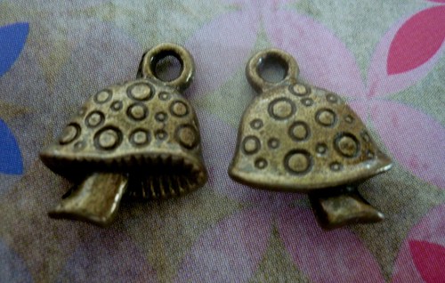 P18 / muchomůrka / 12x12mm / 2ks — foto 3