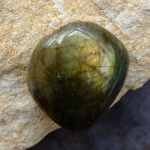 Labradorit, kabošon č.349 — foto 2
