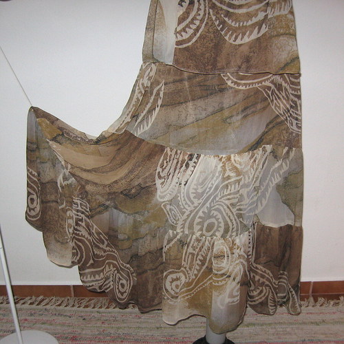 Kostýmek v přírodních tónech — foto 2
