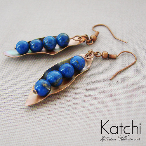 Měděné lístky s lapis lazuli (6 mm) — foto 2