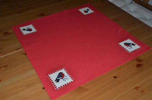 Červený s ptáčky (60x60 cm) — foto 2