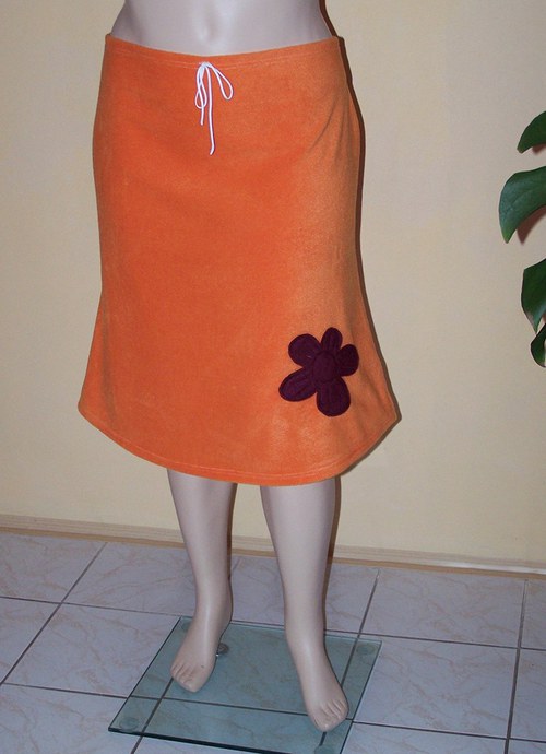 VÝPRODEJ - Fleecová sukně ,,Wine Flower" — foto 2