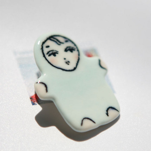 Ono Babe Blue (porcelánová brož) — foto 2