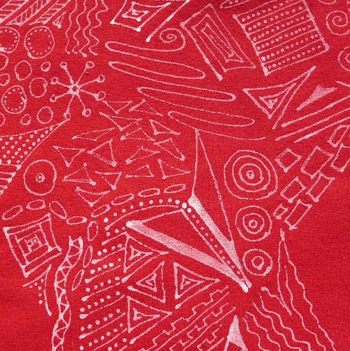 Červenobílý kyberpunk — foto 2