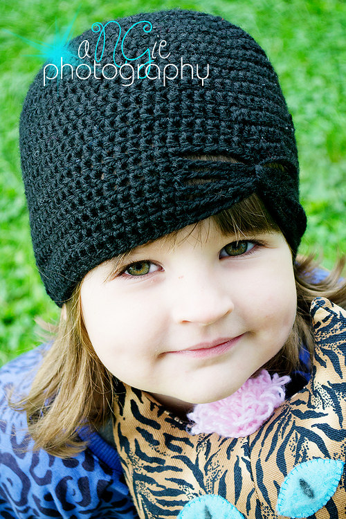 Černá háčkovaná čepička — foto 3