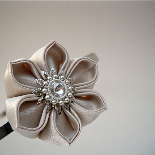 Kanzashi čelenka Beige — foto 3