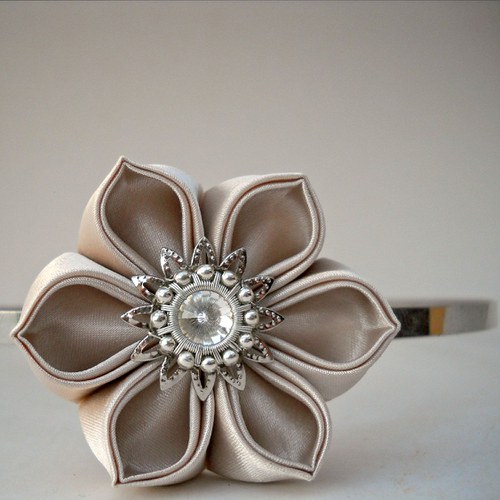 Kanzashi čelenka Beige — foto 4