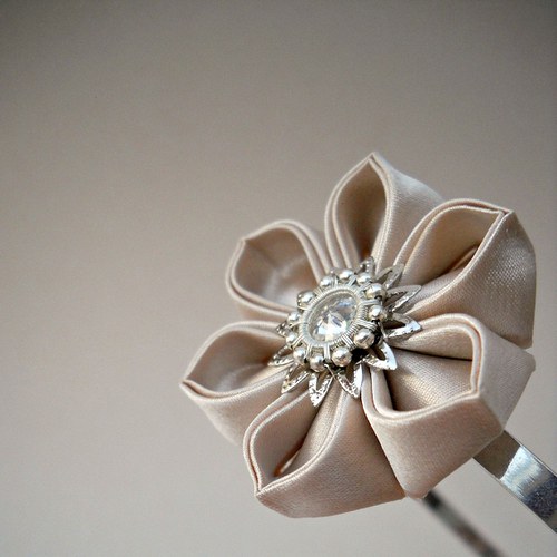 Kanzashi čelenka Beige — foto 5