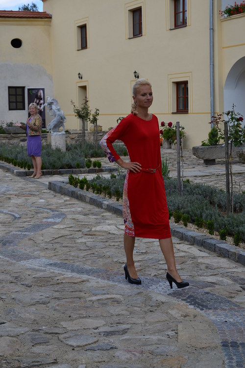 Šaty — foto 2