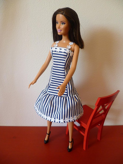 Pruhované šaty pro barbie — foto 2