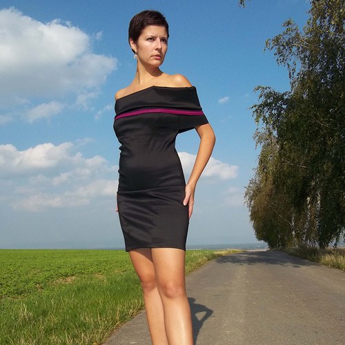 Trojnásobná variace – společenské šaty — foto 2
