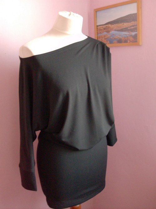 Černé úpletové šaty — foto 4