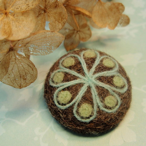 Mini brož mandala - hnědá — foto 3
