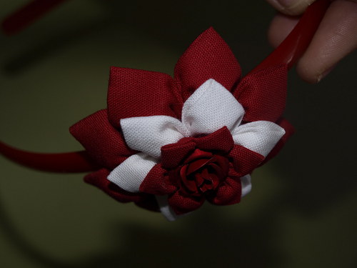 ČELENKA s červeným květem — foto 2